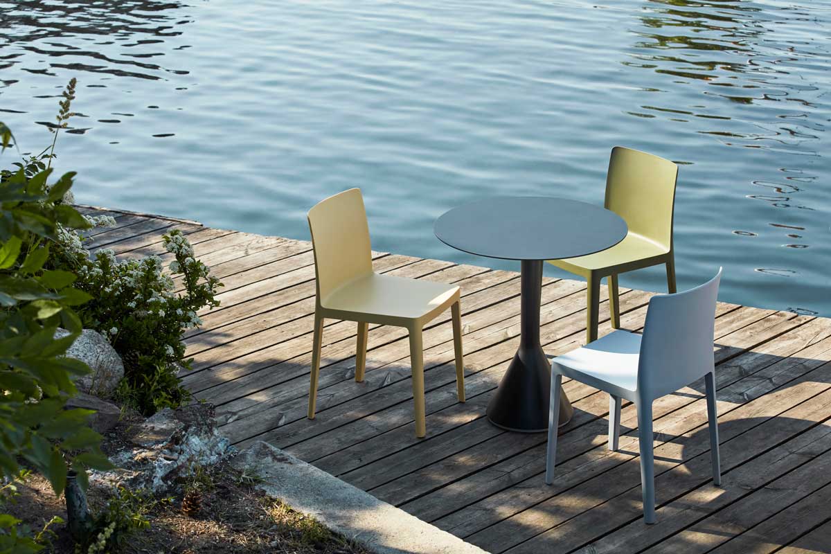 Elementaire-Chair-blue-grey_Elementaire-Chair-olive_Elementaire-Chair-light-yellow_Palissade-Cone-Table-anthracite.jpg