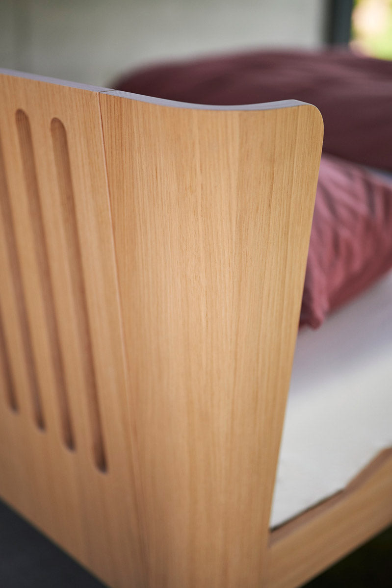 Noa-Balanced-oak_0518.jpg