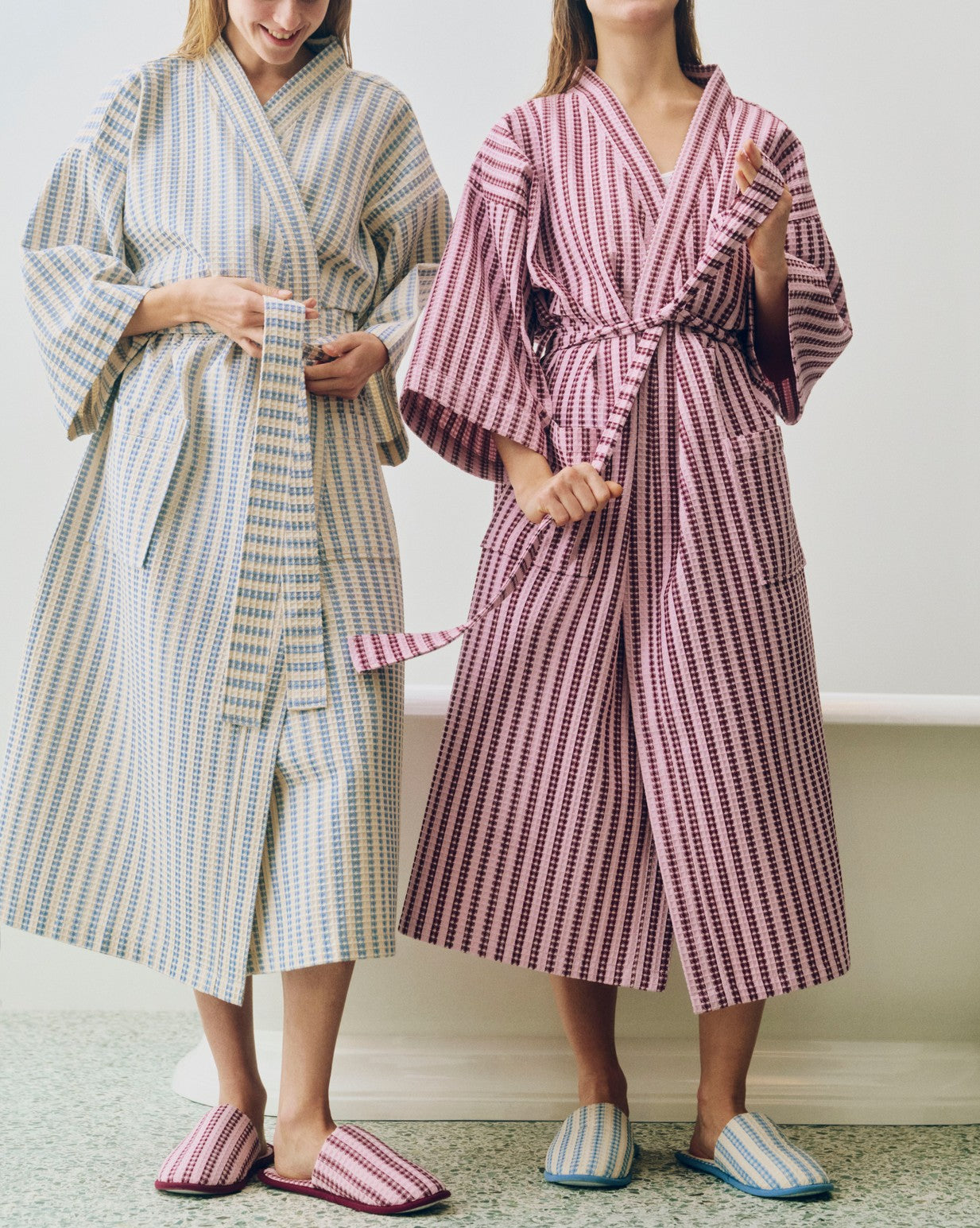 Waffle Bathrobe Stripe cool pink _Waffle Bathrobe Stripe dusty blue_Waffle Slippers Stripe Cool pink_Waffle Slippers Stripe Dusty blue.jpg