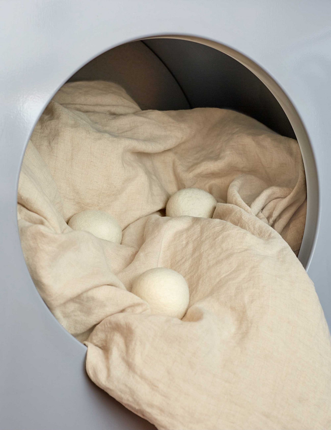 Tumble_Dryer_Balls_Lifestyle_w1300.jpg
