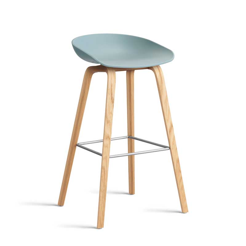 AA006-D162-AA51_AAS-32-H75-dusty-blue-2.0-shell_wb-laquered-oak-base_stainless-steel-footrest.jpg
