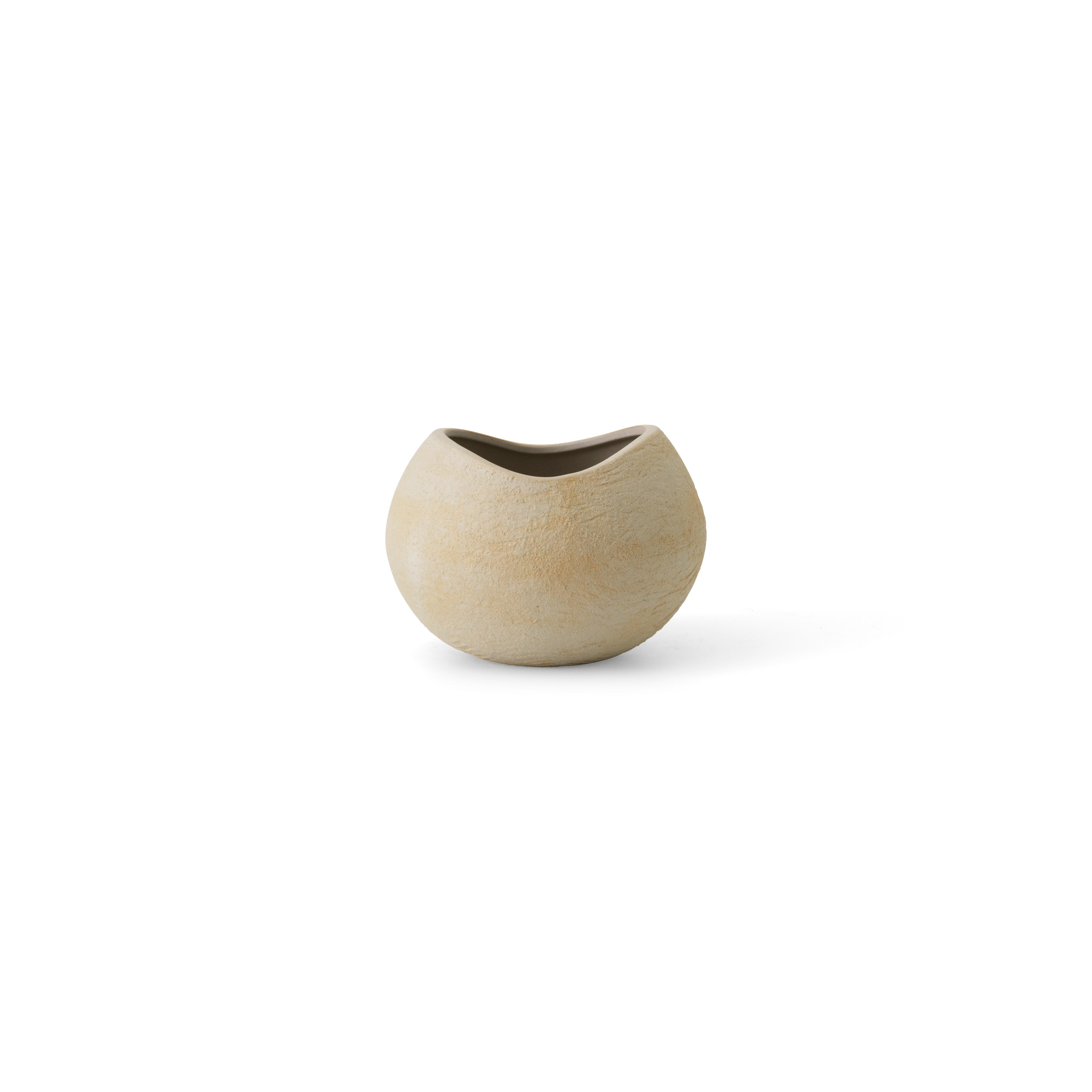 4835649_Plantas_Planter_H_17_Ivory_front.jpg