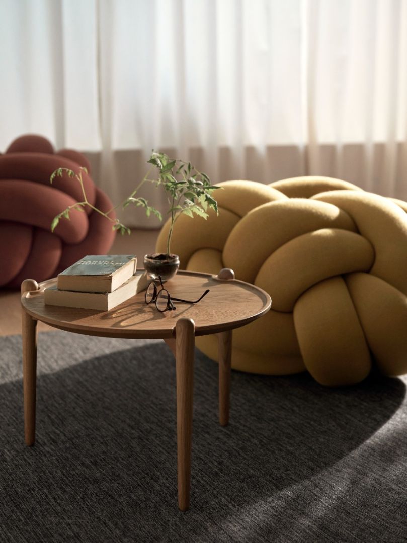 image1-2715-8400-ariatablelowoak-lifestyle.jpg