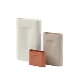 13118-en-ridge-vase-terracotta-beige-off-white-group-muuto-5000x5000-hi-res.jpg
