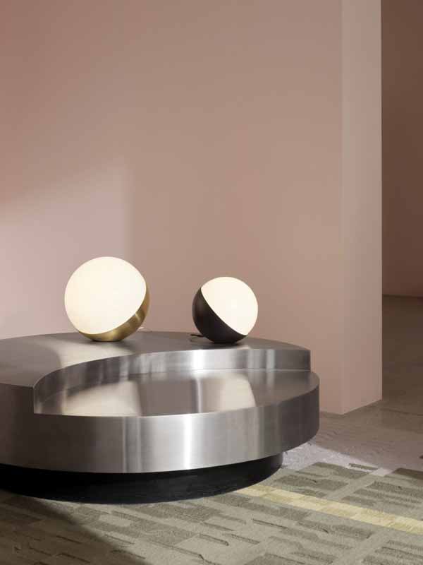 VL-Studio-Floor-Brass-Table-250-Black-AW21-08164.jpg