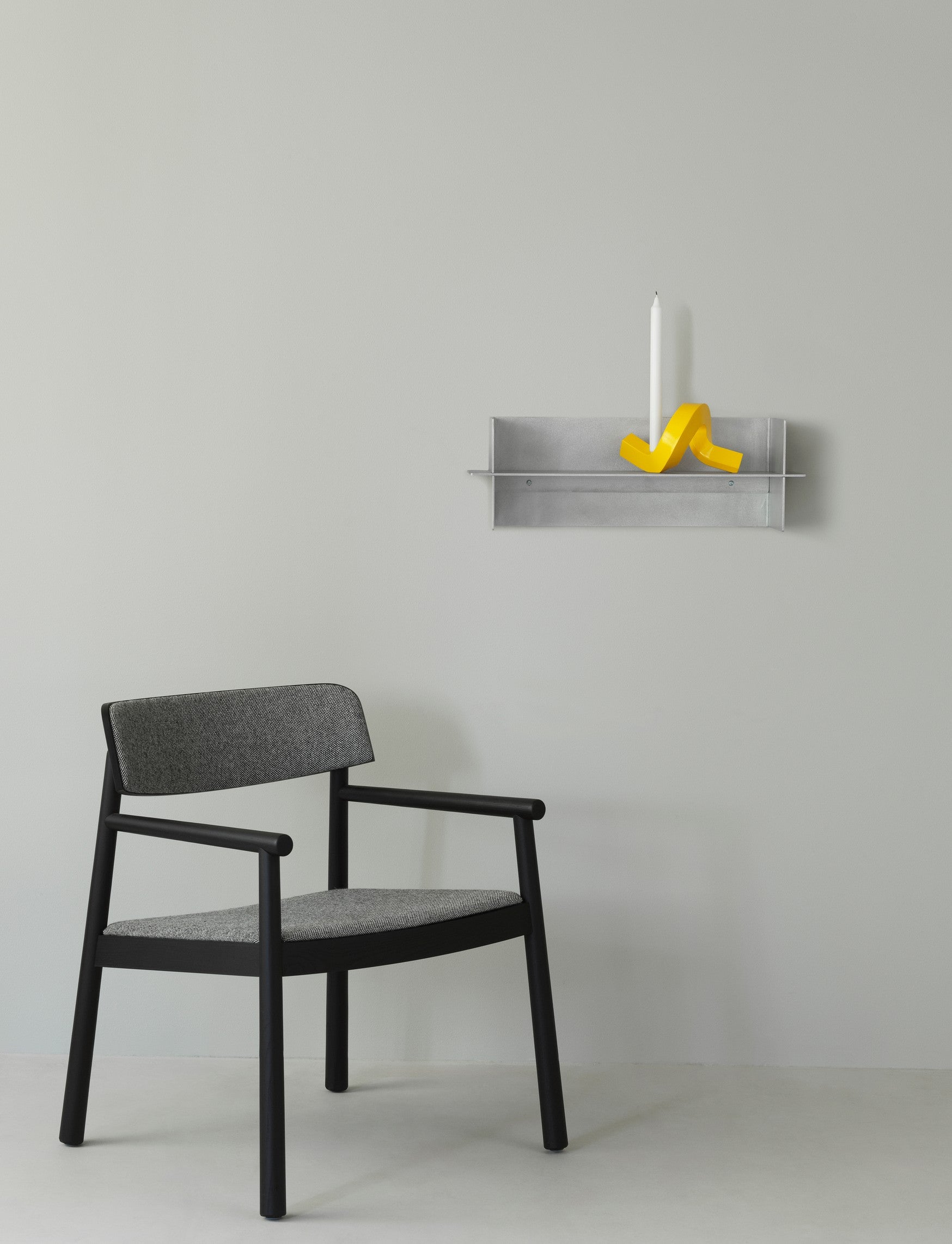 2025_Alu_Shelf_60cm_Timb_Lounge_Chair_Black_Hallingdal_166_Crooked_Candlestick_One_Yellow.jpg