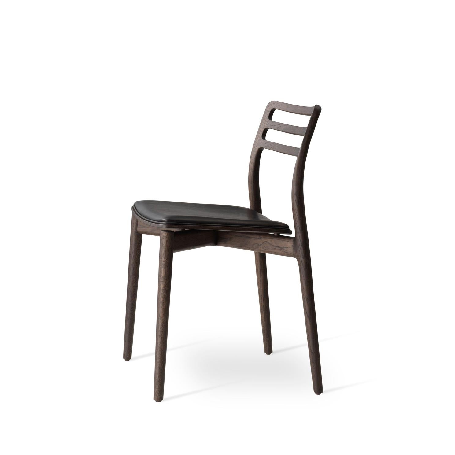 Vipp481_dark-oak-blackleather-01_white.jpg