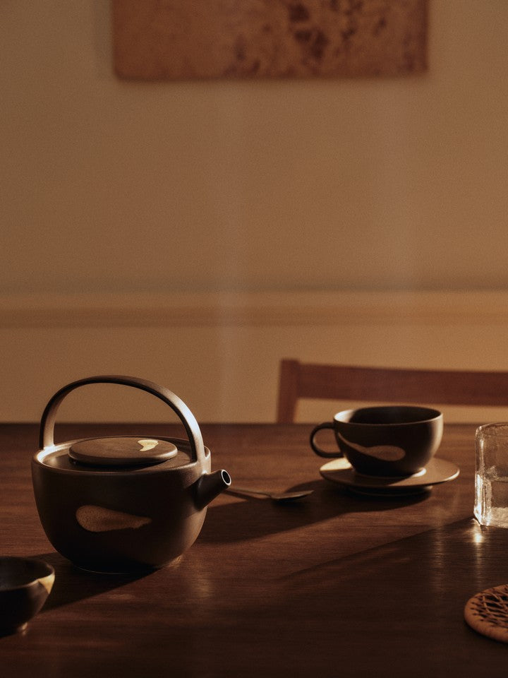 FermLiving_SS26_KoyoTeapot_1104272620_KoyoCupWithSaucer_1104272621.jpg