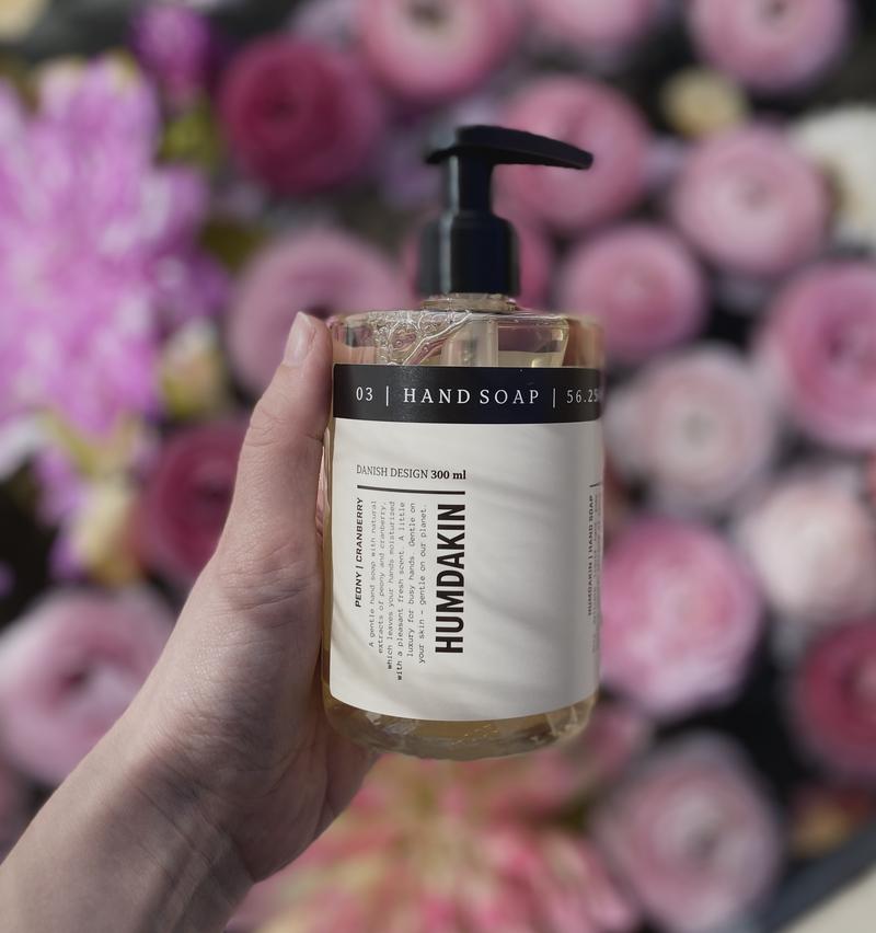 03_hand_soap_-_peony_and_cranberry-Hand_care-150-2_800x.jpg