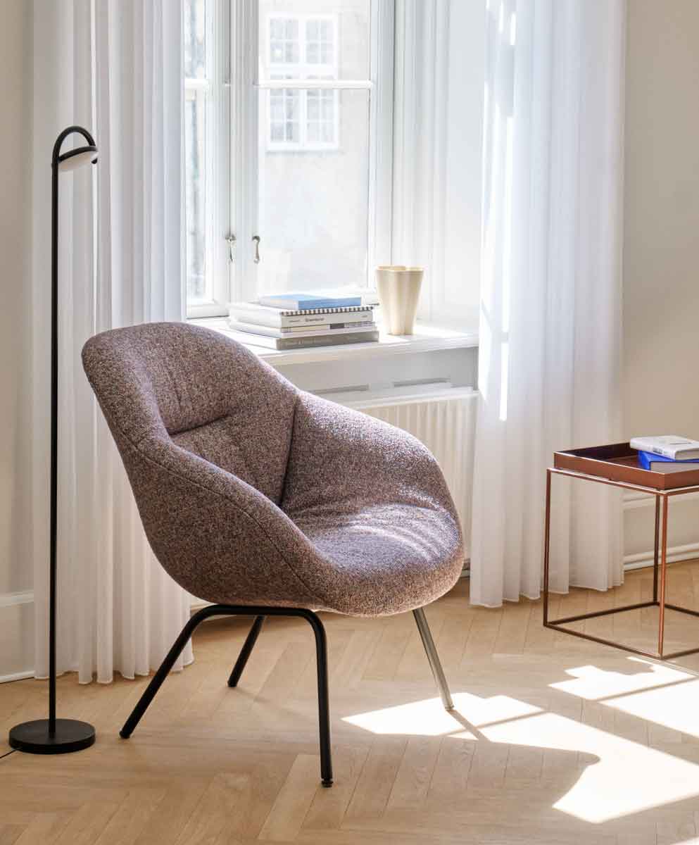 AAL-87-Soft-Swarm-multi-colour-black-powder-coated-steel-base_Marselis-Floor-Lamp-black_Tray-Table-chocolate-high-gloss.jpg