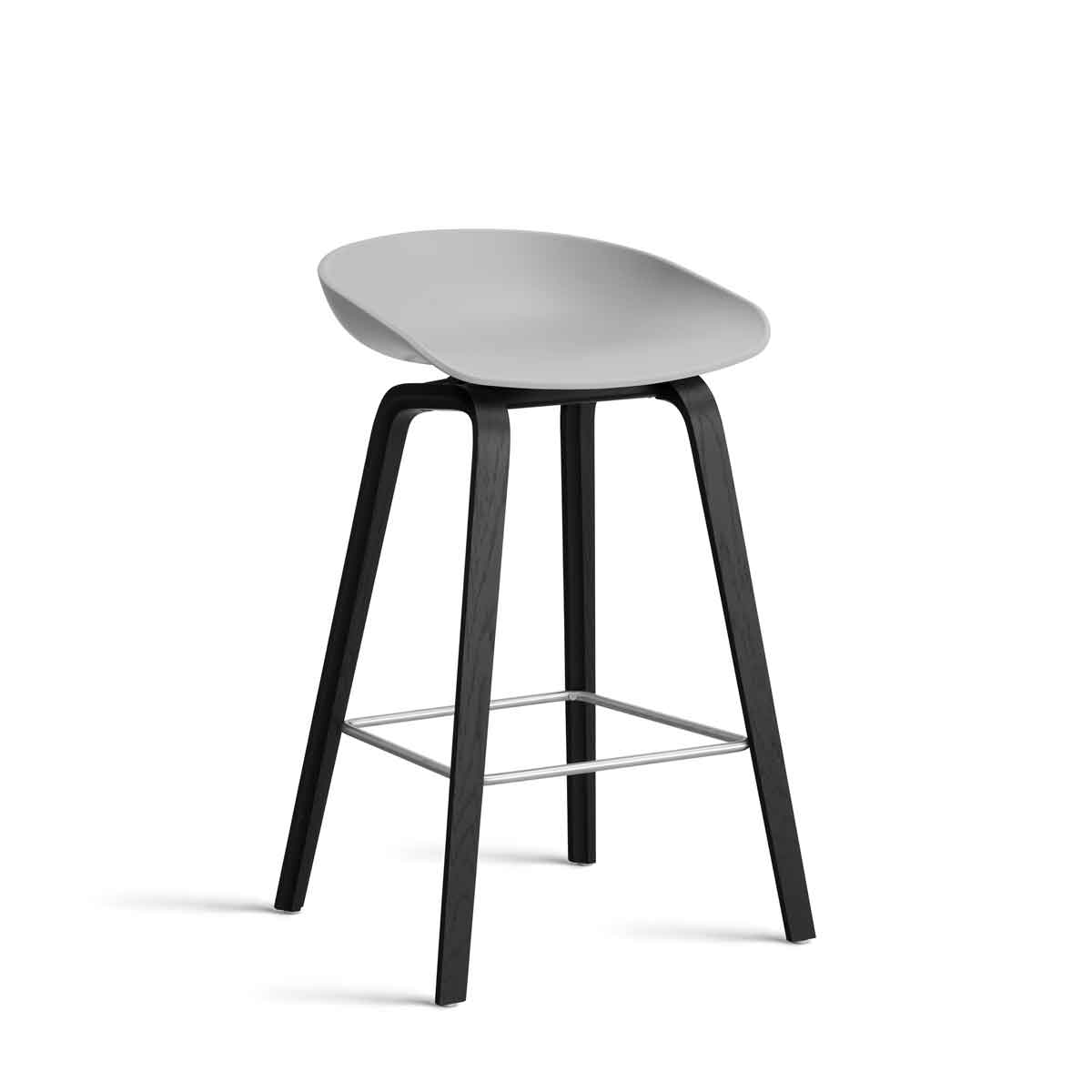 AA001-D165-AA51_AAS-32-H65-concrete-2.0-shell_black-wb-laquered-oak-base_stainless-steel-footrest.jpg
