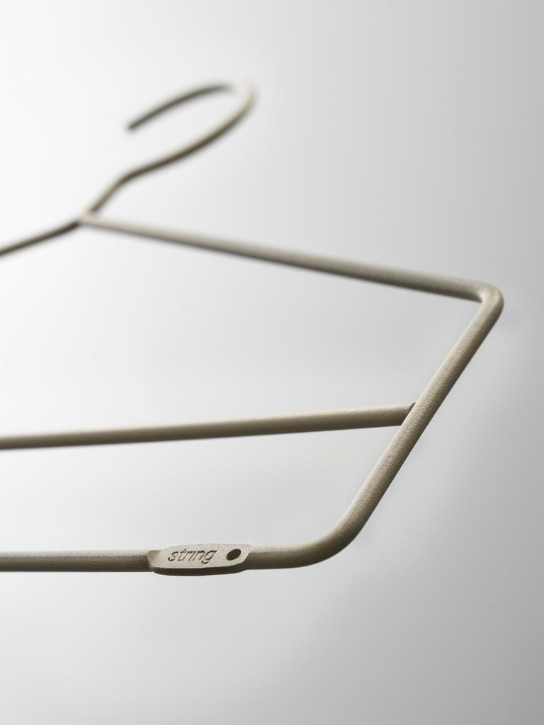 inspiration-string-system-coat-hanger-beige-white-upclose_portrait_medium.jpg