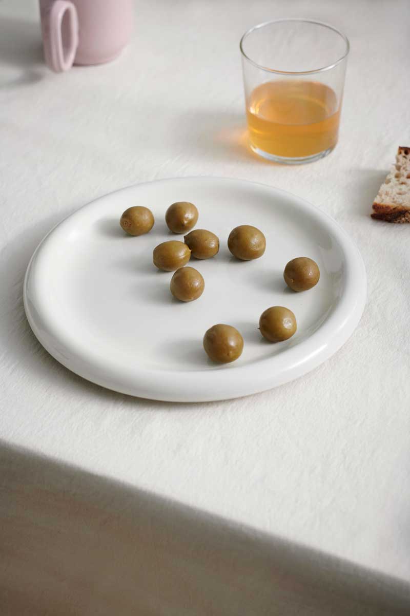 Barro-Plate-18-set-of-2-off-white_Glass-M.jpg
