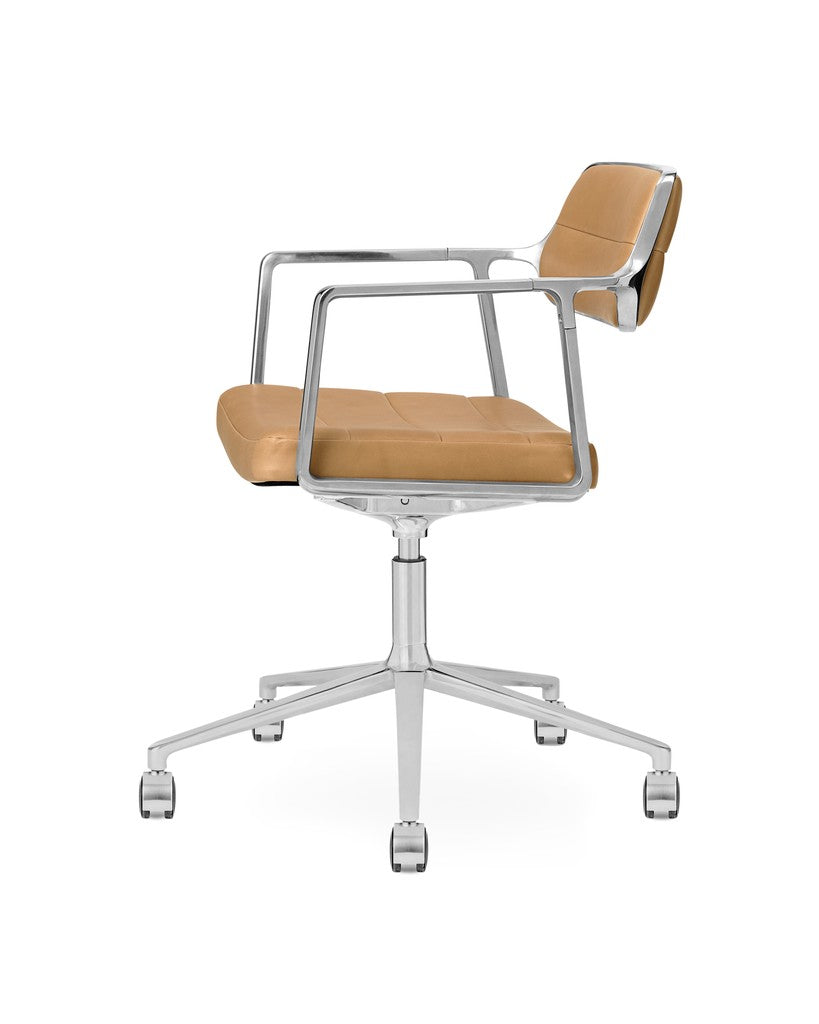 vipp_453+_swivel_chair_alu_camel_leather_castors_01.jpg
