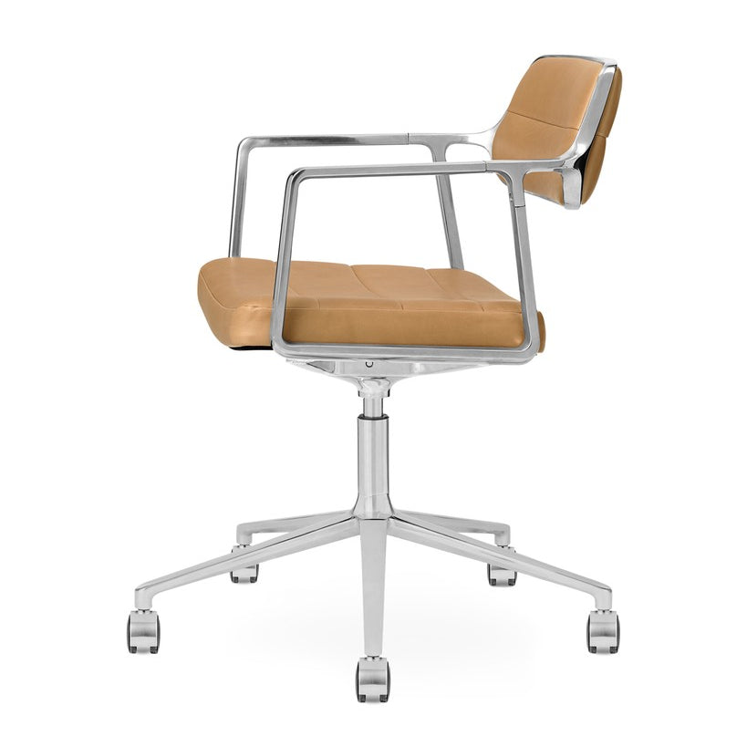 vipp_453+_swivel_chair_alu_camel_leather_castors_01.jpg