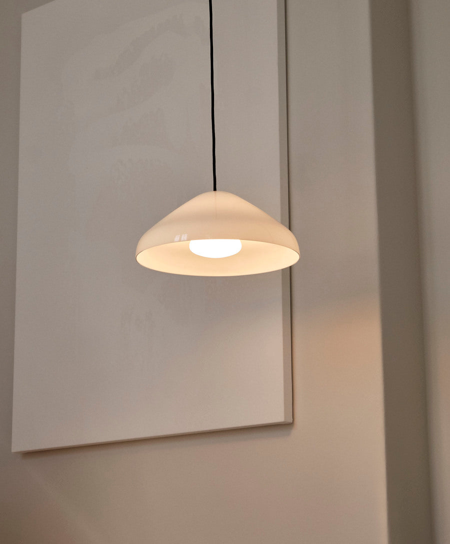 Pao Glass Pendant 350 white.jpg