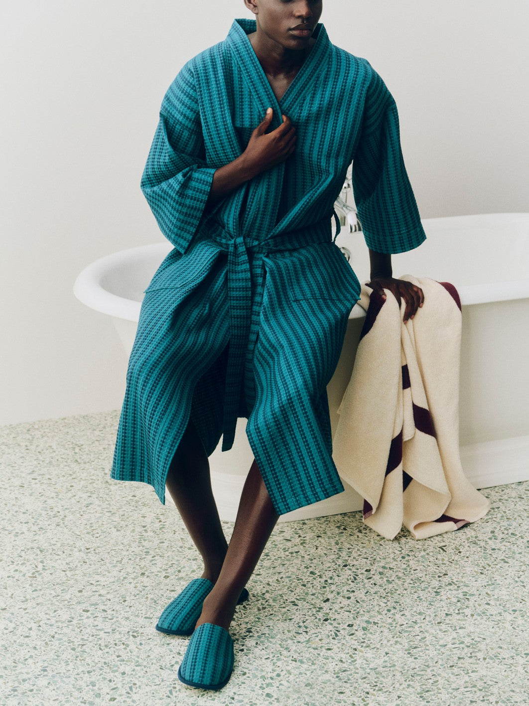 Waffle Bathrobe petrol blue_Waffle Slippers Stripe petrol blue_Stripe Bath Towel burgundy.jpg