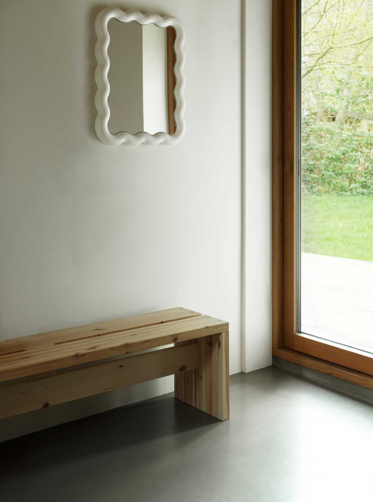 2024_Stretch_Bench_160cm_Pine_Illu_Mirror_65x50.jpg