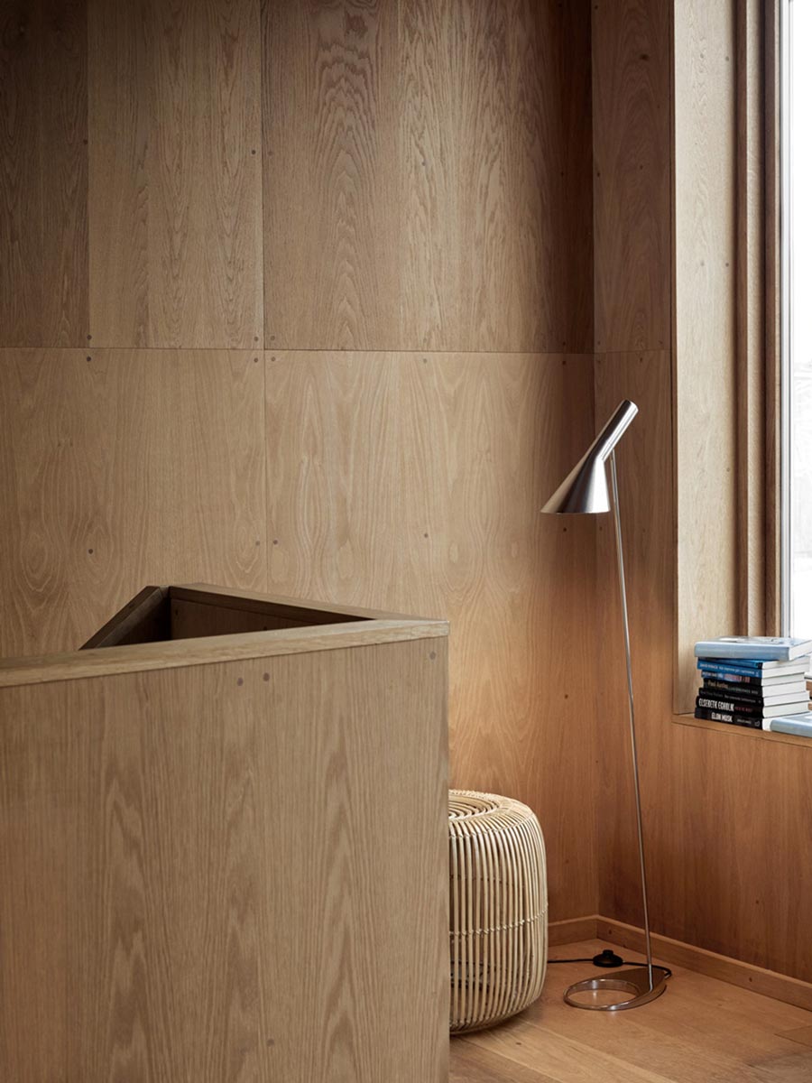 1_aj-floor-stainlesssteel-aarhus-ss20-06981.jpg