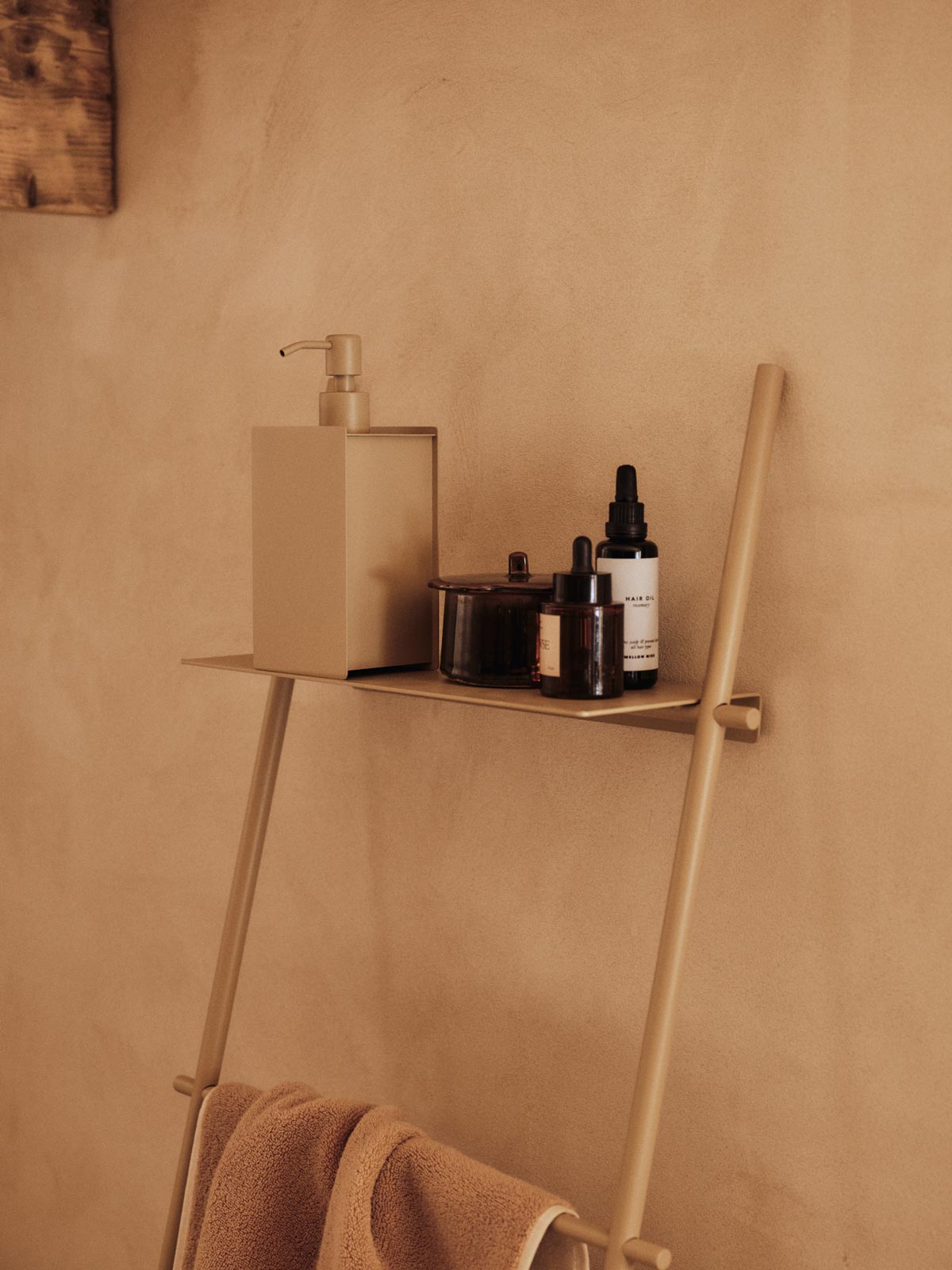 FermLiving_SS26_SamaSoapDispenser_1104272530_MarnenJar_1104272786_DoraTowelLadder_1104272536-(1).jpg