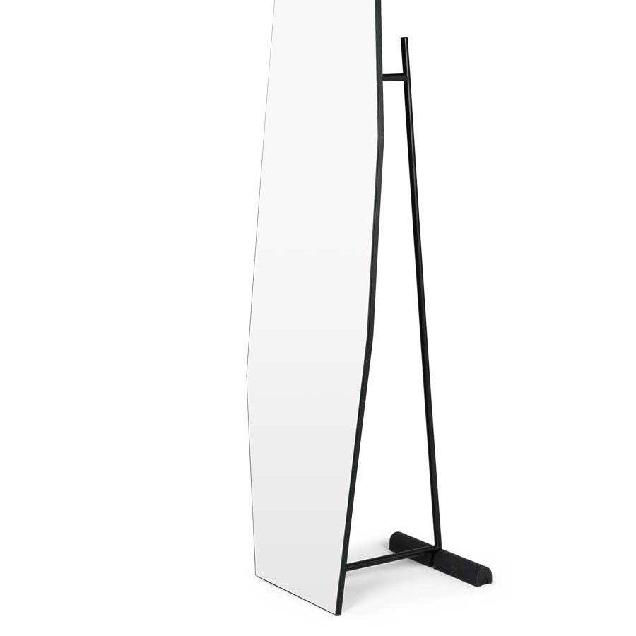 fermLIVING_SS24_ShardFreeStandMirror_Black_1104267553_1.jpg