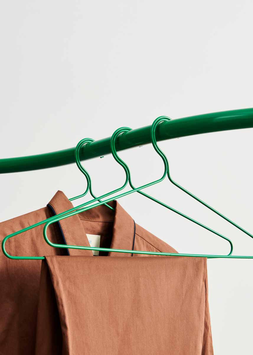 Colour-Rack-S-Shape-jungle-green_Colour-Hanger-Set-of-3-jungle-green_Outline-Pyjama-LS-Shirt-S-M-milk-chocolate.jpg