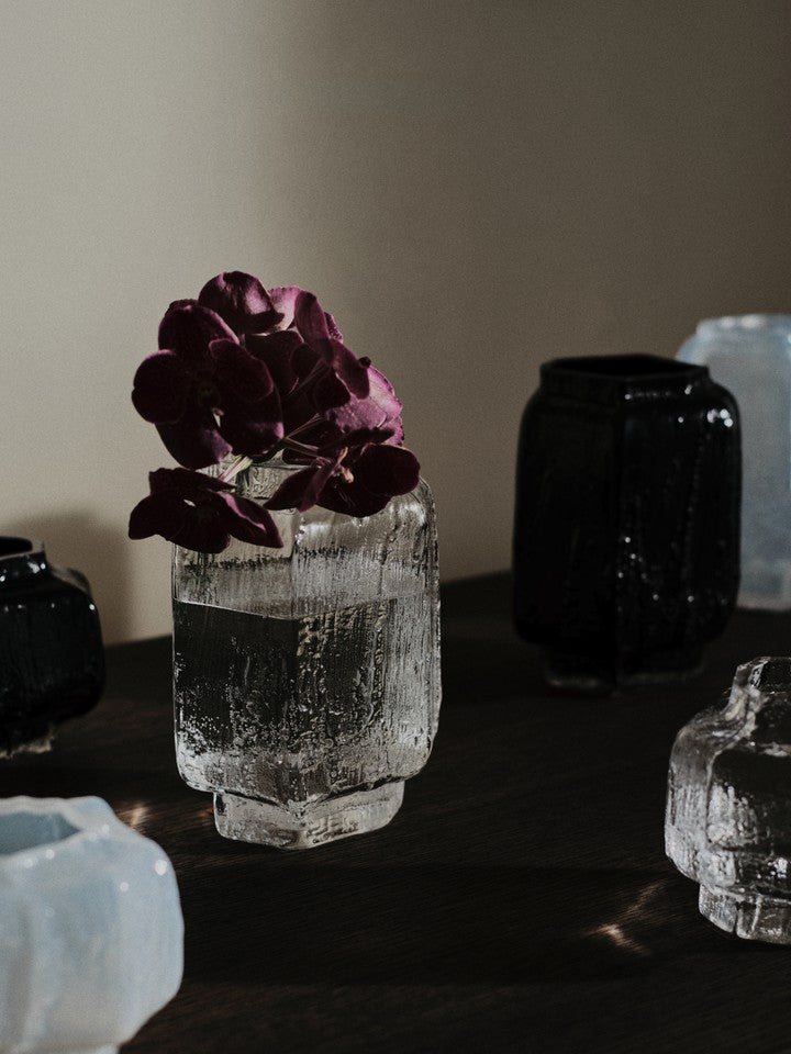 FermLiving_AW26_MokuriVase_H25_Clear_1104273887_White_1104273889_Black_1104273888_H15_Clear_1104273890_White_1104273892_Black_1104273891.jpg