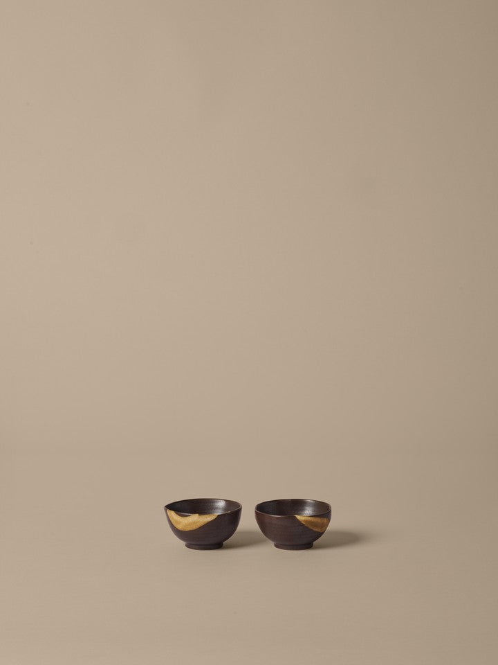 FermLiving_SS26_PackshotsWithBackground_KoyoBowls_Ø8.5_SetOf2_DarkBrown-Buff_1104272619.jpg