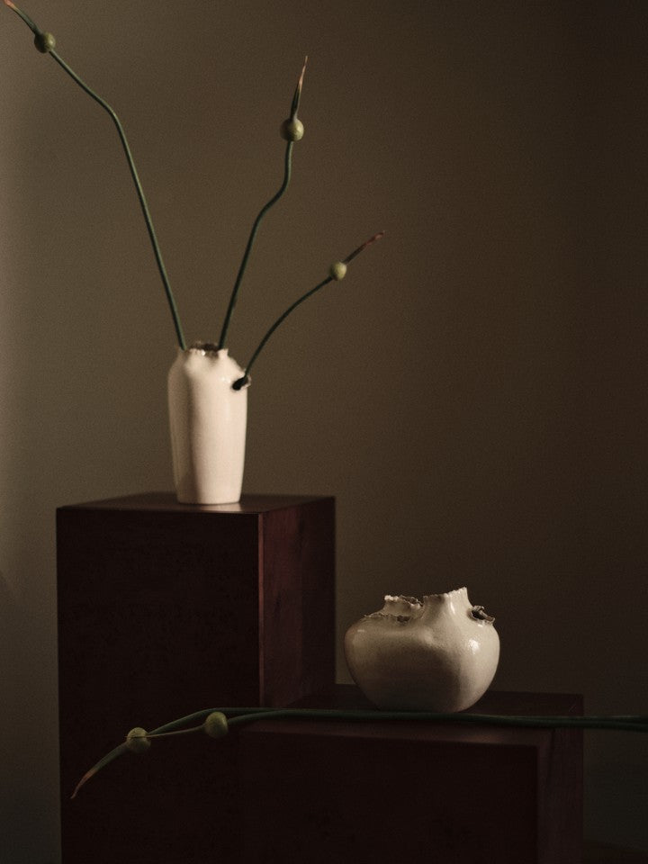 FermLiving_AW26_TereoTallVase_Off-whiteSpeckle_1104274193_TereoRoundVase_Off-whiteSpeckle_1104274192.jpg