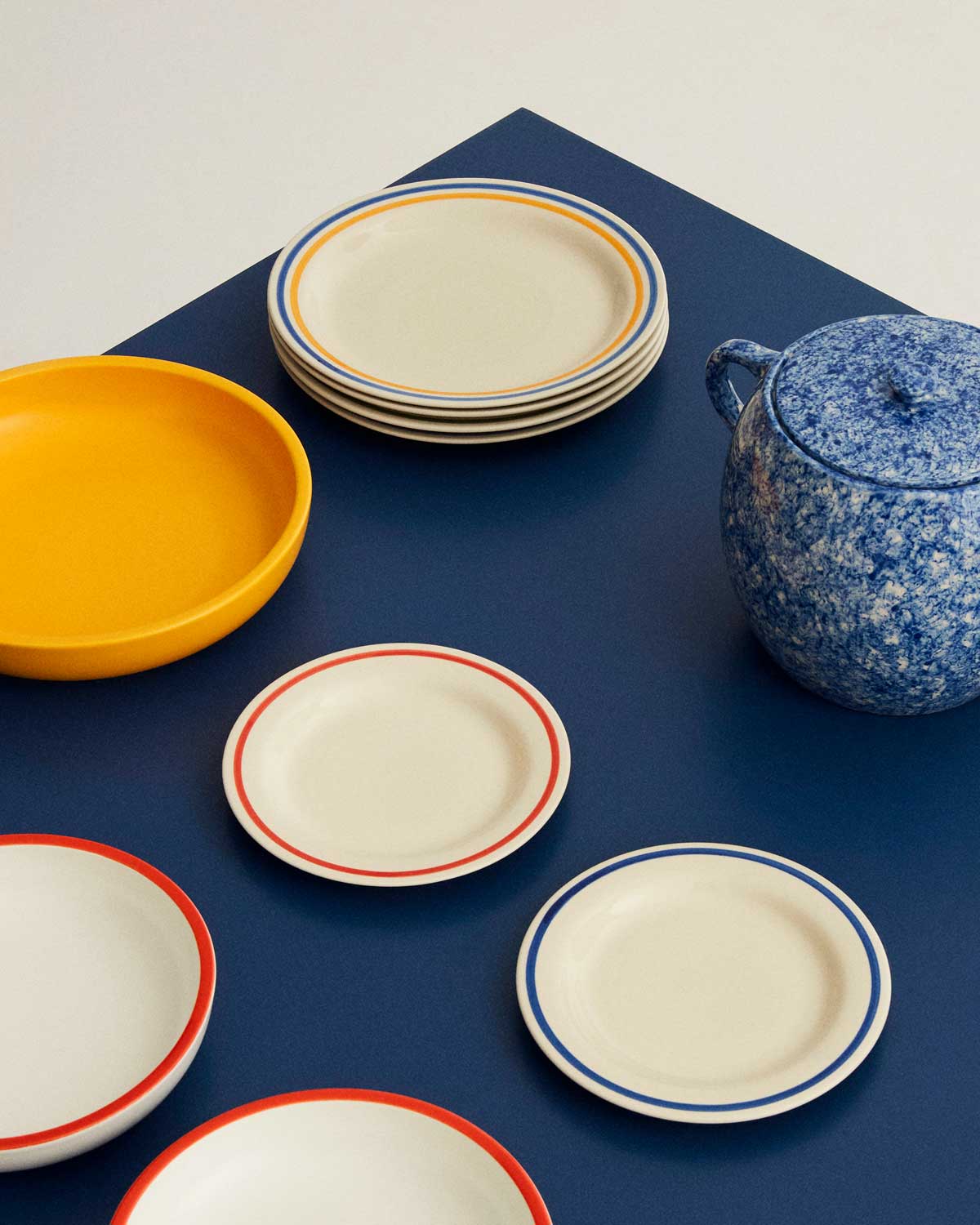 Sobremesa-Serving-Bowl-Family_Sobremesa-Plate-Family.jpg