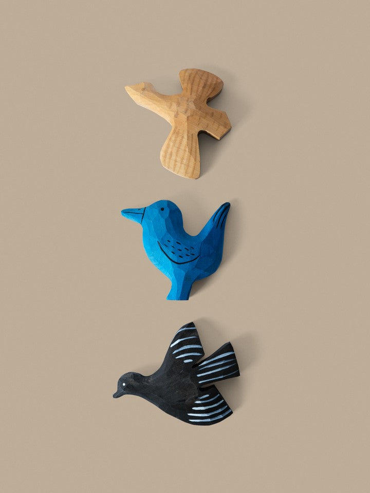 FermLiving_AW26_PackshotsWithBackground_BirdHand-carvedMagnets_SetOf3_Multi_1104274296.jpg