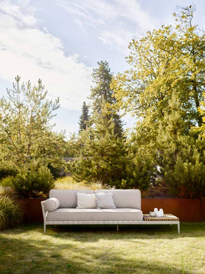 vipp-720-outdoor-sofa-open-end-right-02.jpg