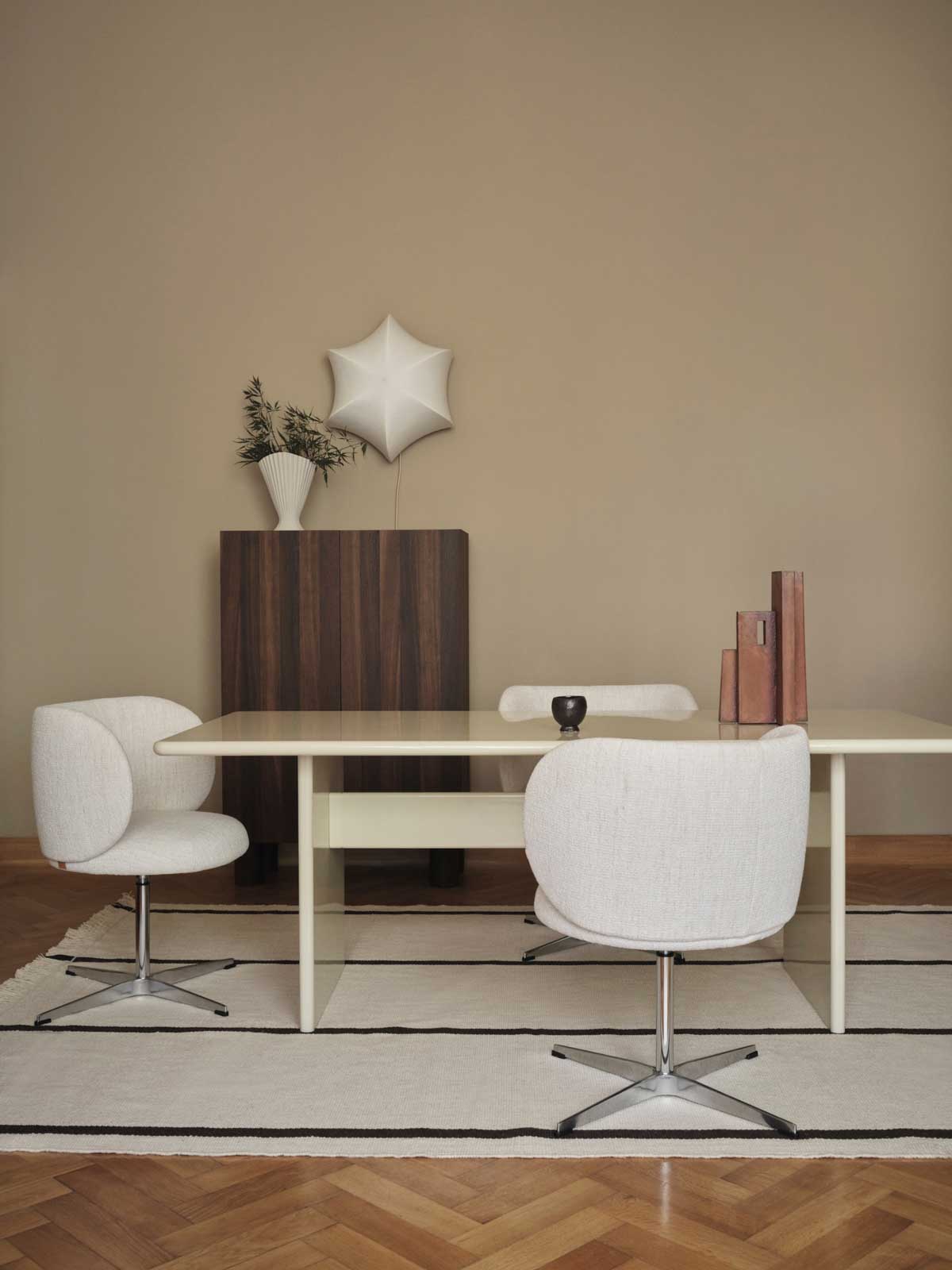 fermLIVING_CalmKelimRug_200x300_Off-whiteCoffee_1104268447_10-(1).jpg