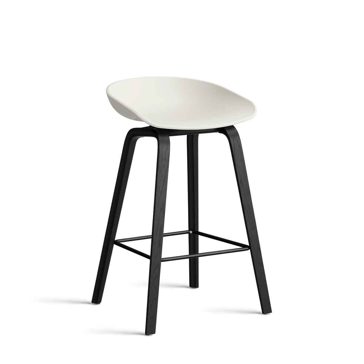 AA007-D156-AA51_AAS-32-H65-melange-cream-2.0-shell_black-wb-laquered-oak-base_black-steel-footrest.jpg