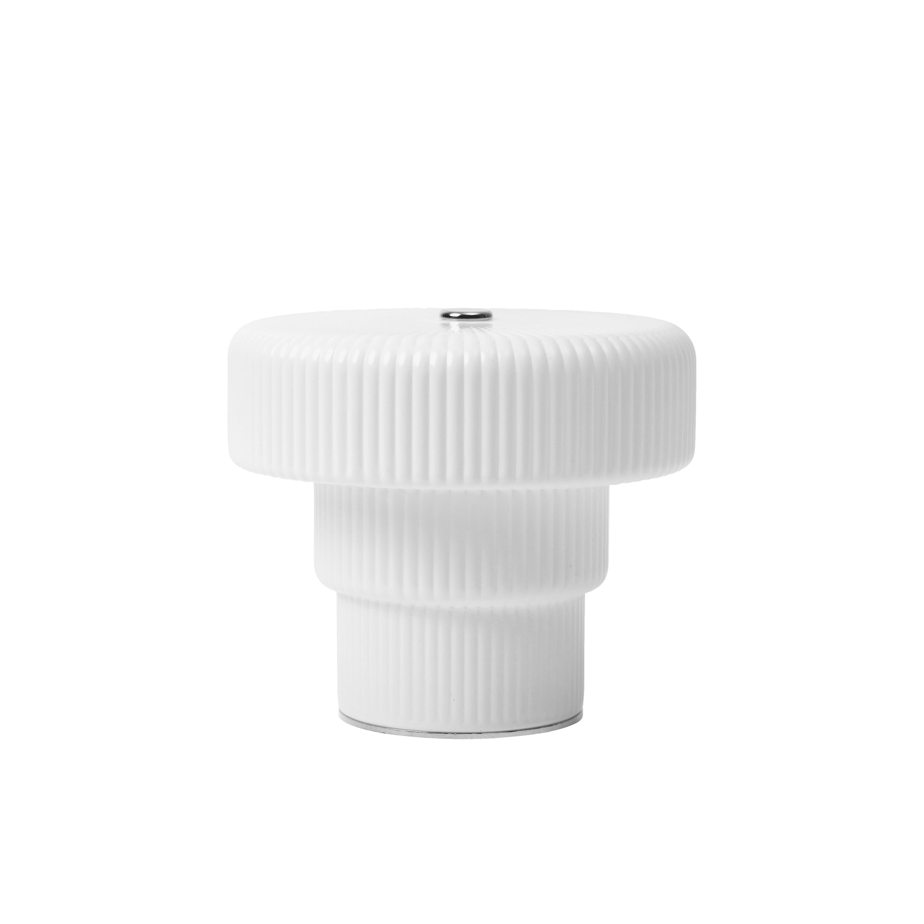 FermLiving_AW25_RipplePortableLamp_H10_White_1104272107_1.jpg