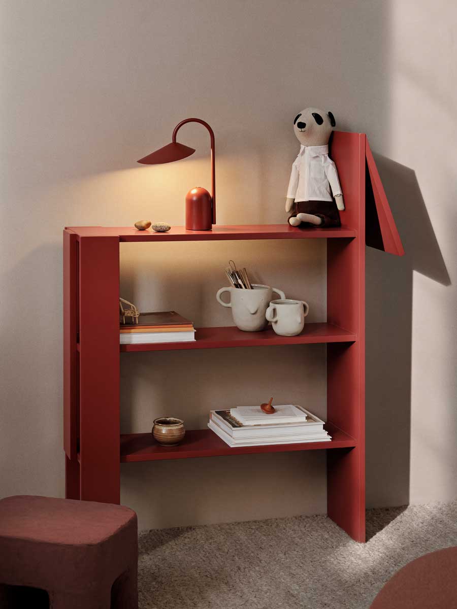 fermLIVING_SS24_ArumPortableLamp_OxideRed_1104269286_HorseBookcase_PoppyRed_1104268914_1.jpg
