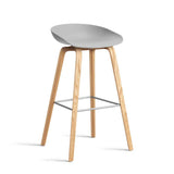 AA006-D165-AA51_AAS-32-H75-concrete-grey-2.0-shell_wb-laquered-oak-base_stainless-steel-footrest.jpg