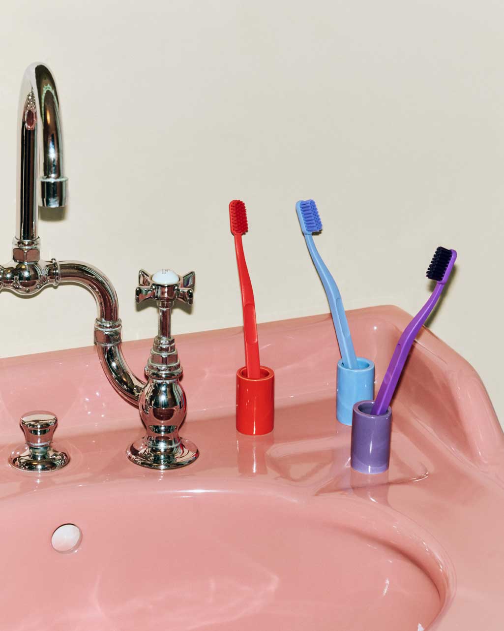 Tann-Toothbrush-blue_red_purple_Toothbrush-Holder-blue_red_purple_02.jpg