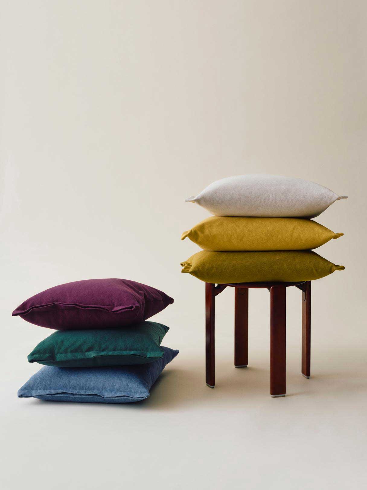 Plica-Cushion-Story-family-01.jpg