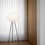 vipp-581-paper-floor-lamp-dark-oak-lifestyle-01-web.jpg