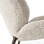 vipp466-lodge-lounge-curly09-detail-01.jpg