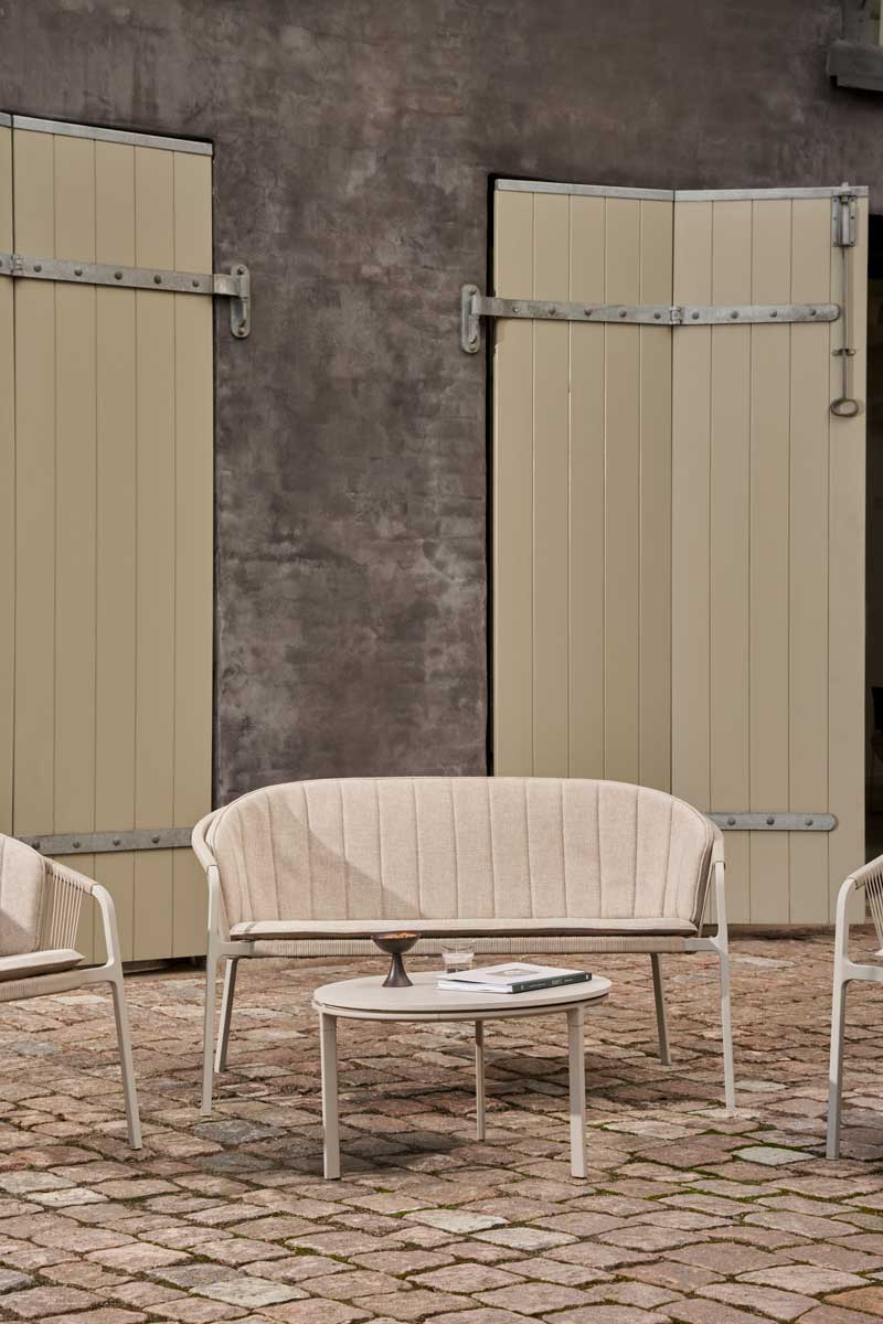 vipp-721-lagrasse-outdoor-twoseater-04.jpg
