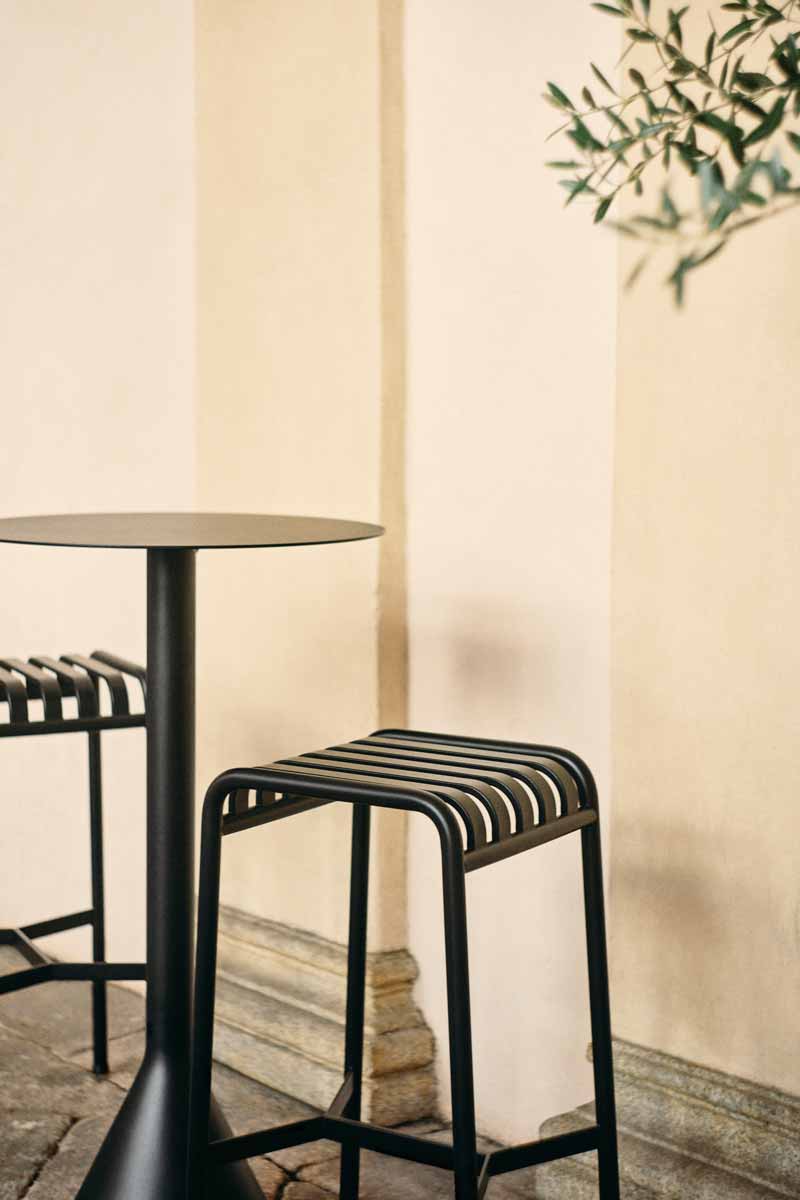 Palissade-Bar-Stool-anthracite_Palissade-Cone-Table-anthracite.jpg