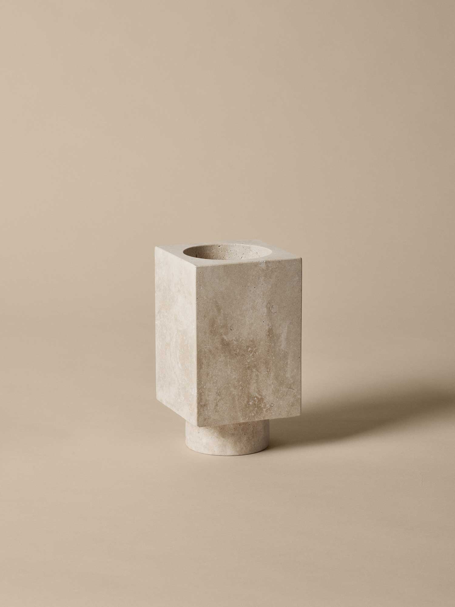 FermLiving_SS25_PackshotsWithBackground_HewVase_Travertine_1104271229.jpg