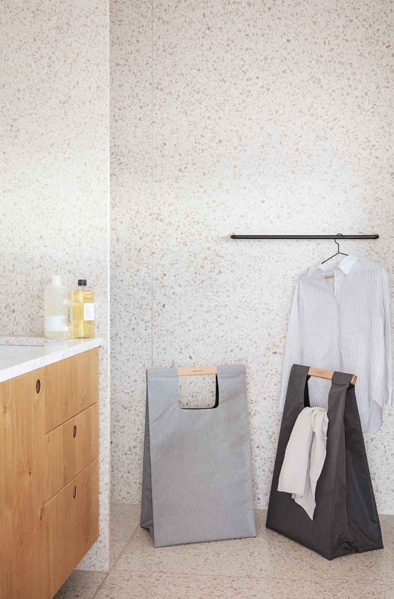 530692_530693_Eva_Solo_cleaning_laundry_bag_light_dark_grey_p.jpg