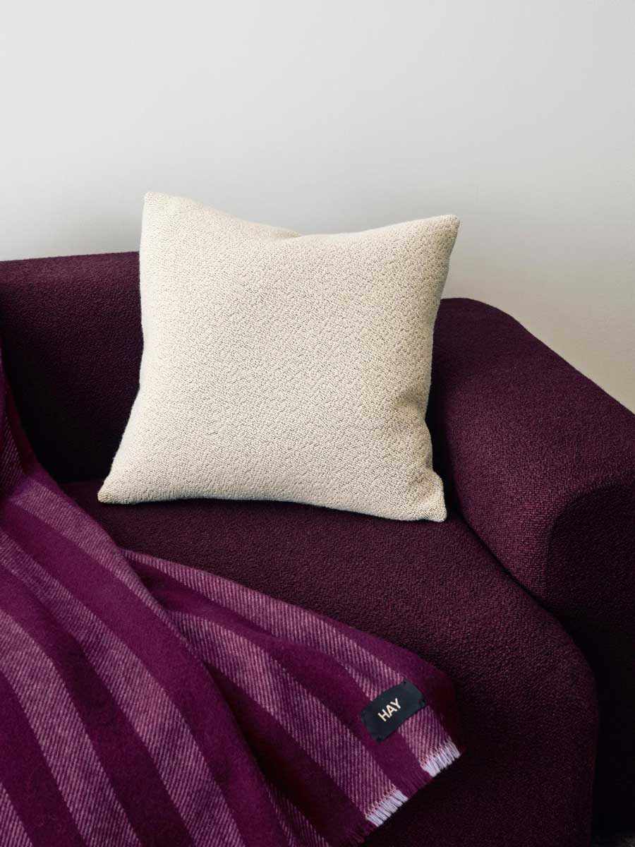 Texture-Cushion-cream-melange_Duo-Throw-plum.jpg