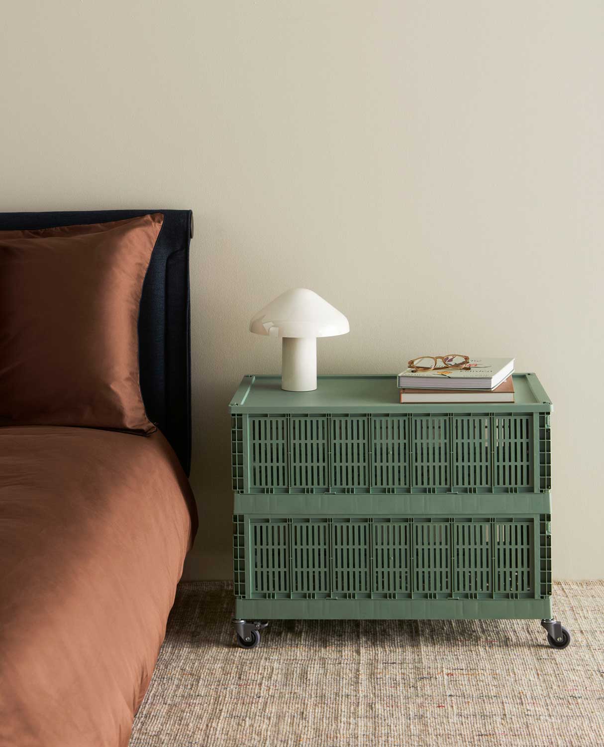 HAY-Colour-Crate-XL-sage-green_HAY-Colour-Crate-Lid-Plastic-XL-sage-green_Outline-milk-chocolate_Pao-Portable_Crayon-Rug.jpg