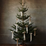 FermLiving_Holiday2025_BowDecoration_Small_SetOf2_Natural_1104272159_BowDecoration_Large_Natural_1104272160_DrapeBraidedTreeSkirt_Natural_1104271818 (3).jpg