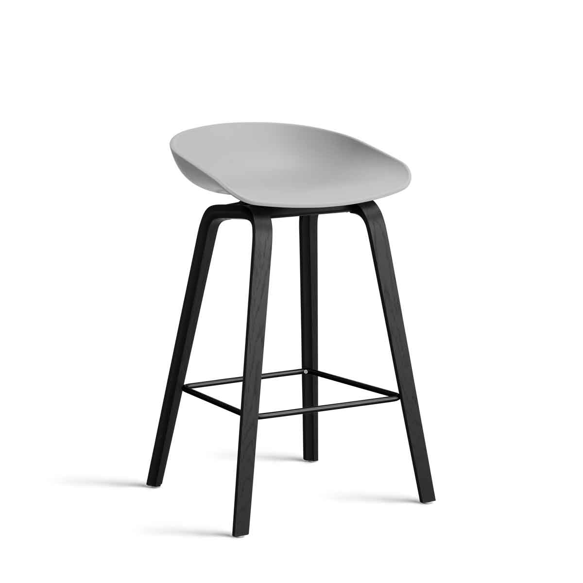 AA007-D165-AA51_AAS-32-H65-concrete-2.0-shell_black-wb-laquered-oak-base_black-steel-footrest.jpg
