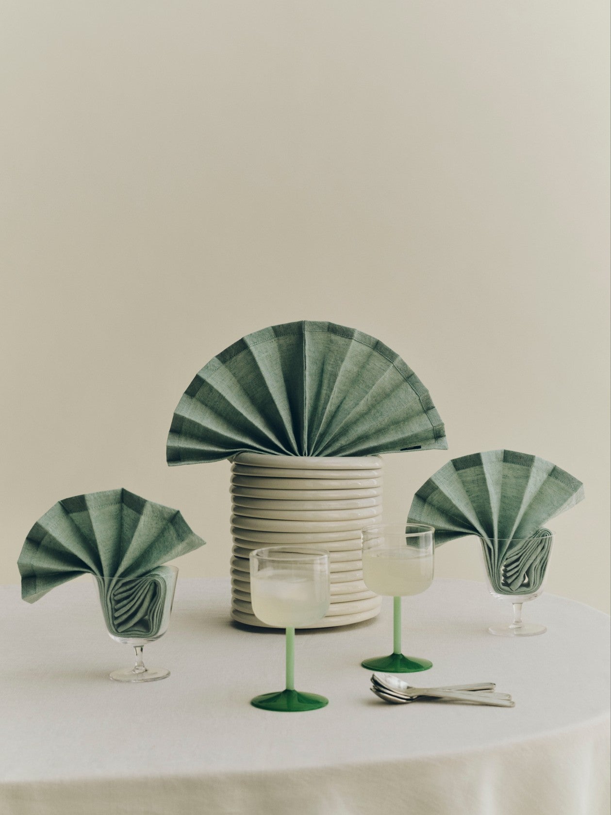 Tavolo Napkin and Placemat soft green_Barro Plate off-white_Tint Wine Glass_Curve Stem Glass.jpg